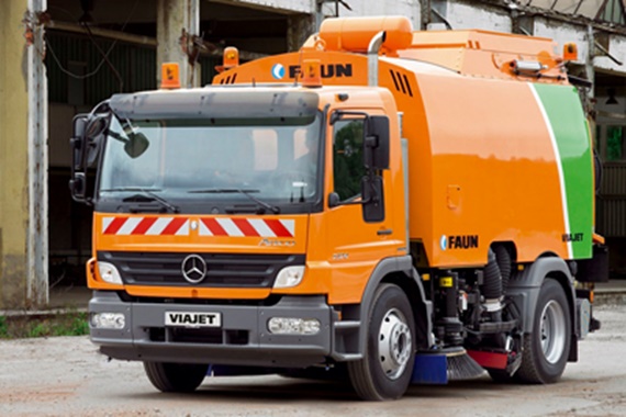 FAUN Viatec社製の道路清掃車は、イグリデュール すべり軸受を使用