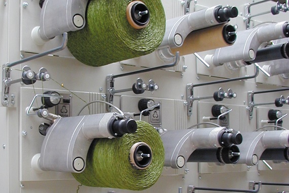 繊維加工におけるイグリデュールすべり軸受の用途